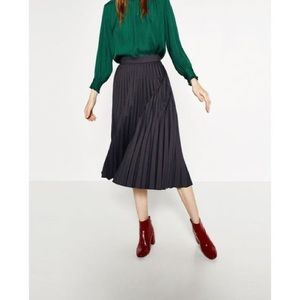 NWOT Zara Accordian Pleated Semi Long Skirt